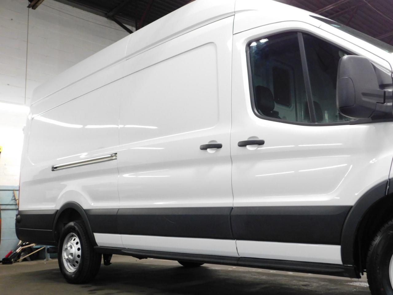Ford Transit 250 Van High Roof w/Sliding Pass. 148-in. WB EL 2025
