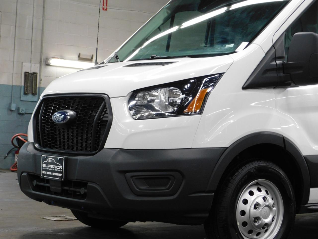 Ford Transit 250 Van High Roof w/Sliding Pass. 148-in. WB EL 2025