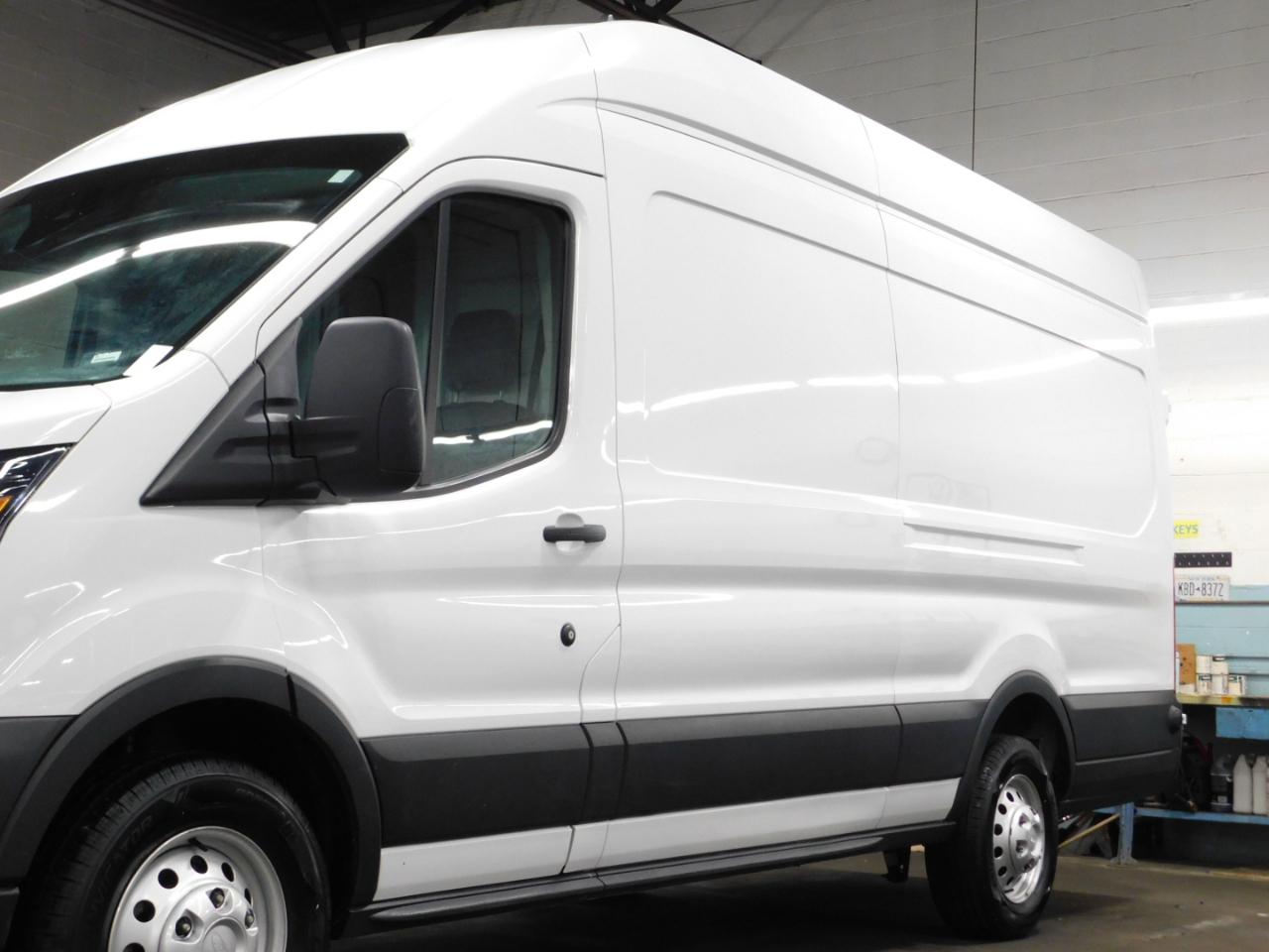 Ford Transit 250 Van High Roof w/Sliding Pass. 148-in. WB EL 2025