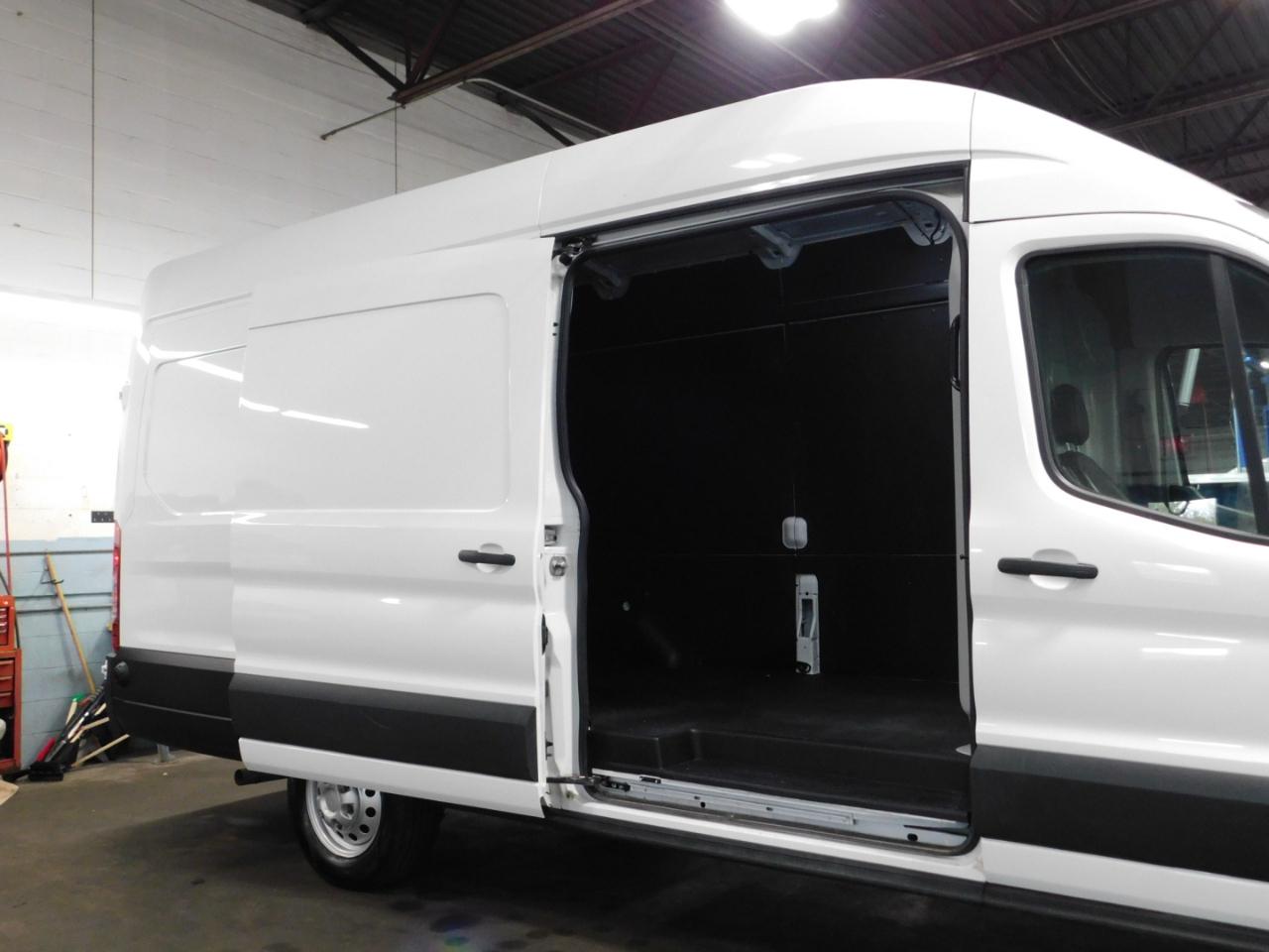 Ford Transit 250 Van High Roof w/Sliding Pass. 148-in. WB EL 2025