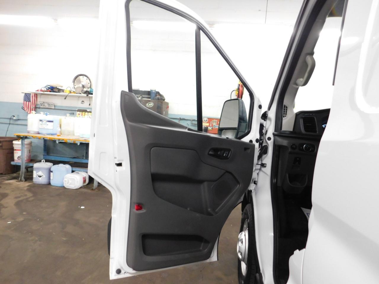 Ford Transit 250 Van High Roof w/Sliding Pass. 148-in. WB EL 2025