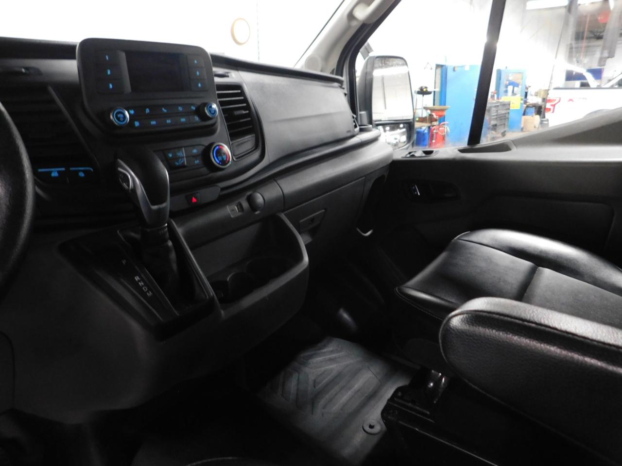 Ford Transit 250 Van High Roof w/Sliding Pass. 148-in. WB EL 2025