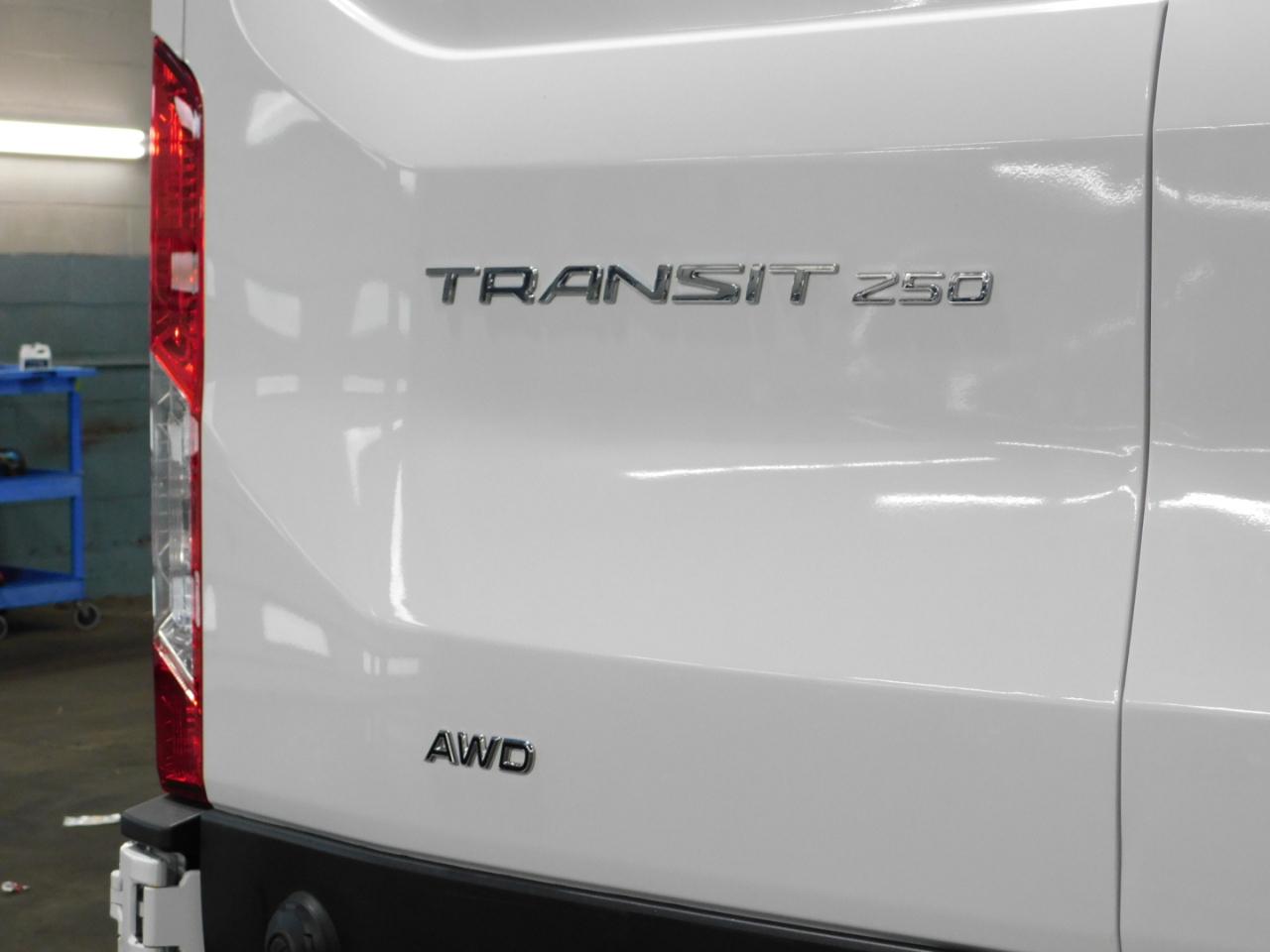 Ford Transit 250 Van High Roof w/Sliding Pass. 148-in. WB EL 2025