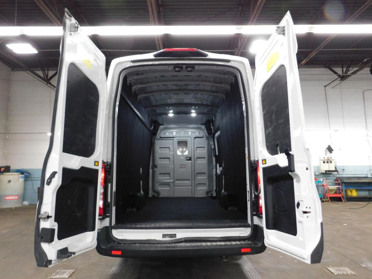 Ford Transit 250 Van High Roof w/Sliding Pass. 148-in. WB EL 2025