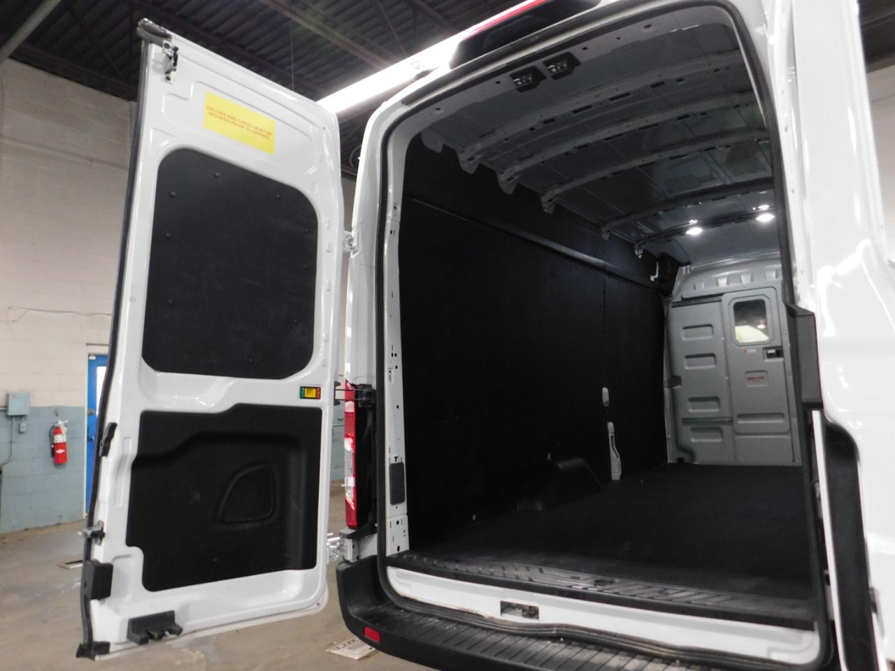 Ford Transit 250 Van High Roof w/Sliding Pass. 148-in. WB EL 2025