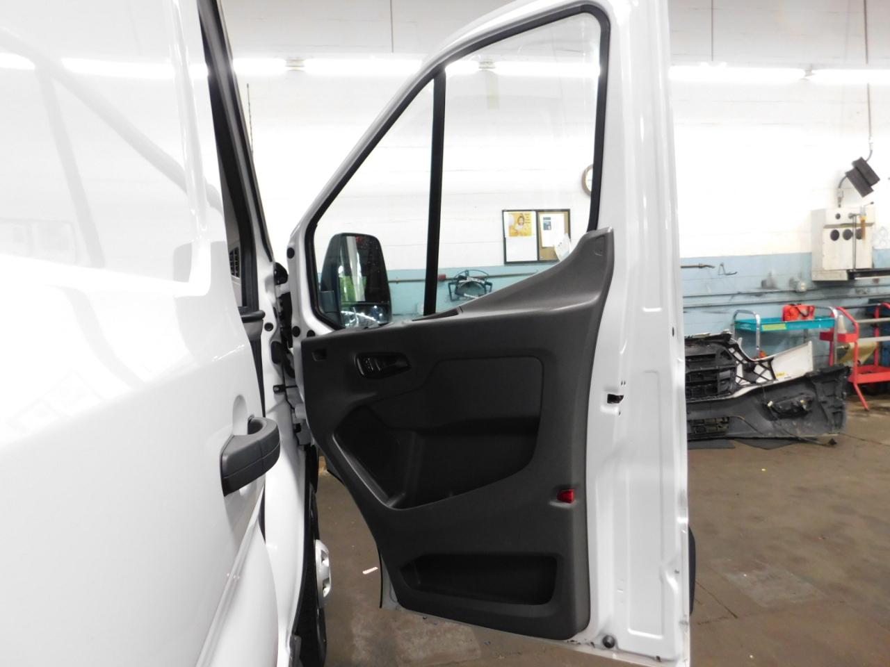 Ford Transit 250 Van High Roof w/Sliding Pass. 148-in. WB EL 2025