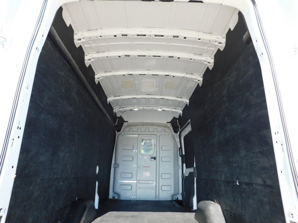 Ford Transit 250 Van High Roof w/Sliding Pass. 148-in. WB EL 2024