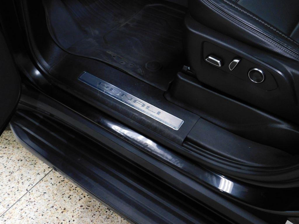 GMC Yukon XL Denali 4WD 2023