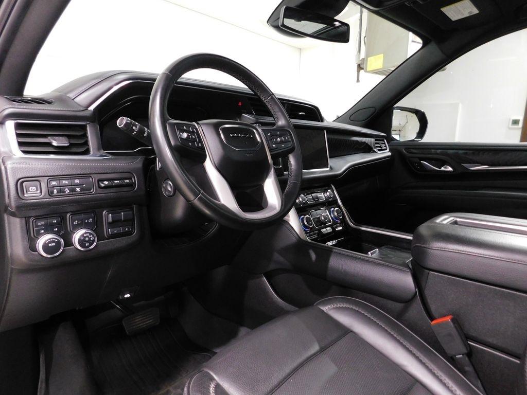 GMC Yukon XL Denali 4WD 2023