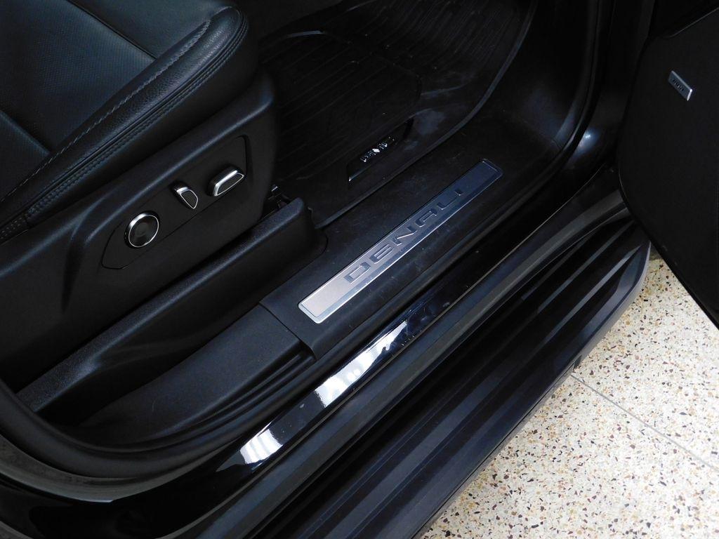 GMC Yukon XL Denali 4WD 2023