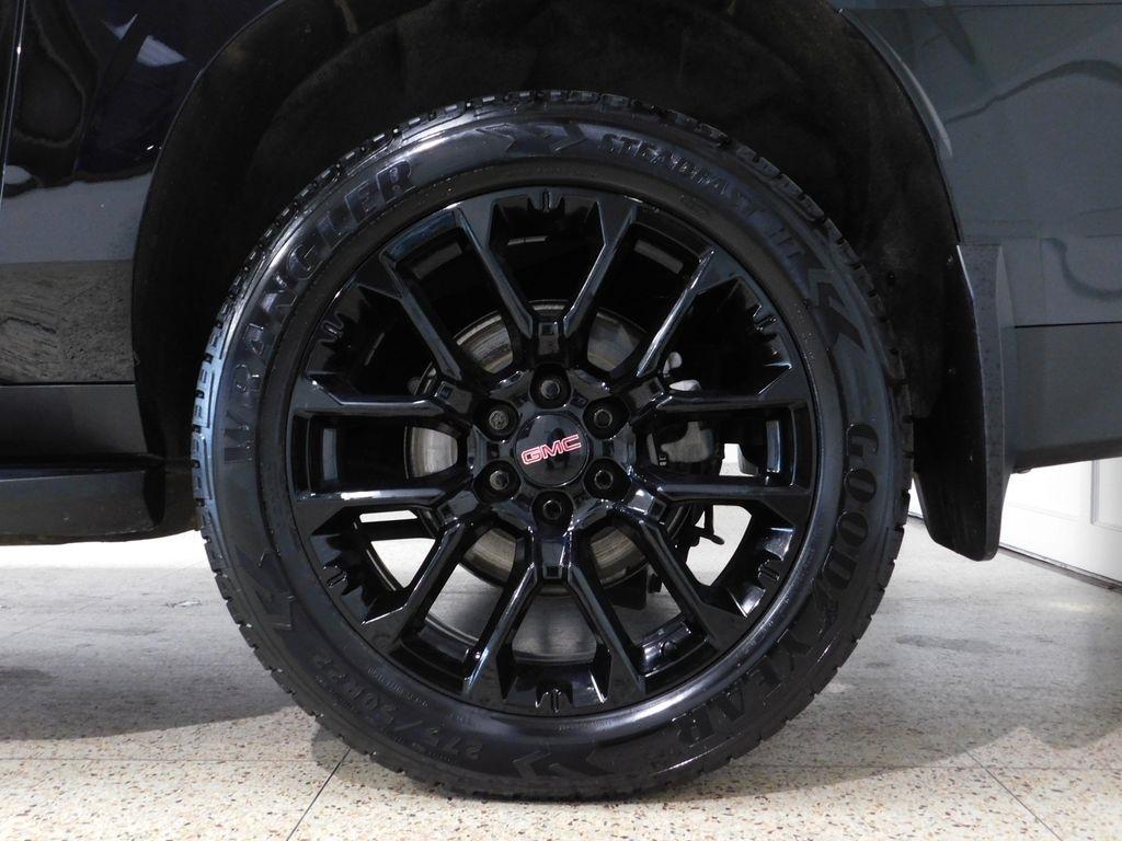 GMC Yukon XL Denali 4WD 2023