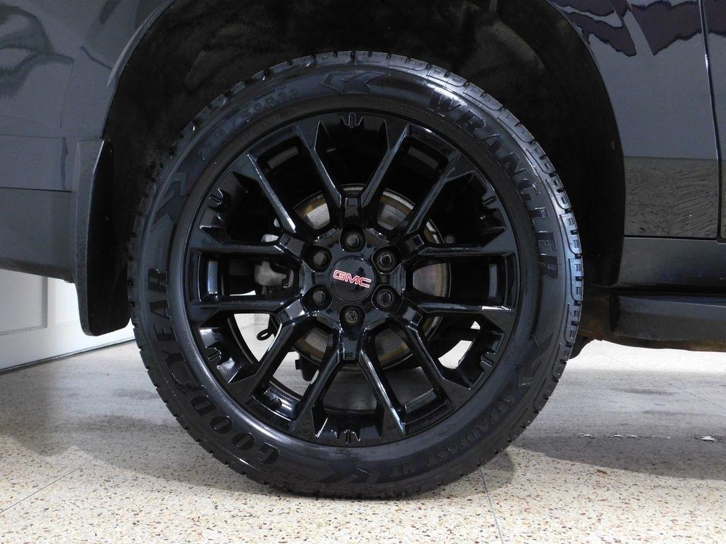 GMC Yukon XL Denali 4WD 2023