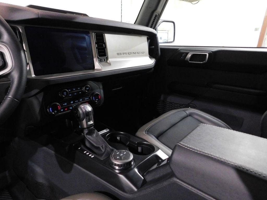 Ford Bronco Outer Banks 4-Door 2025