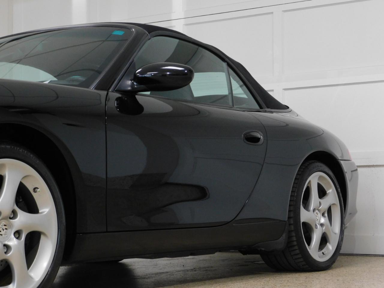 Porsche 911 Carrera Cabriolet 2004