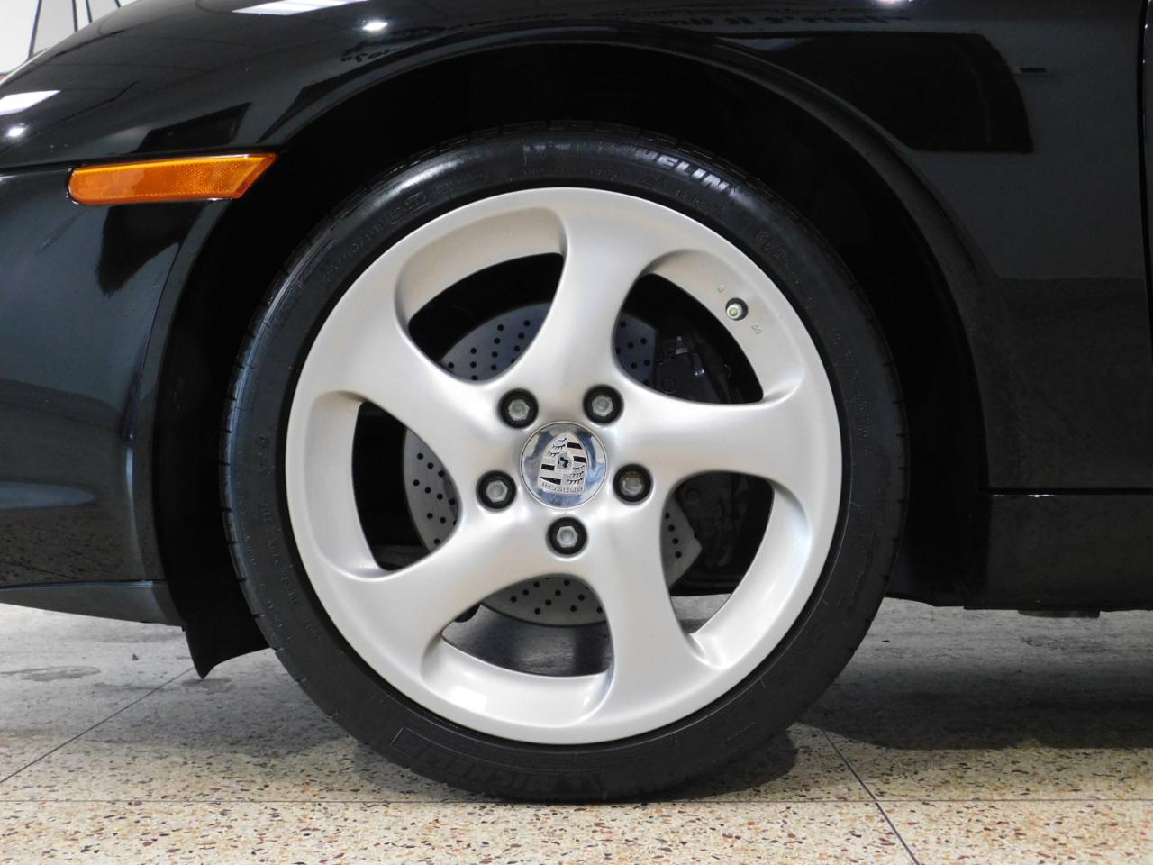 Porsche 911 Carrera Cabriolet 2004