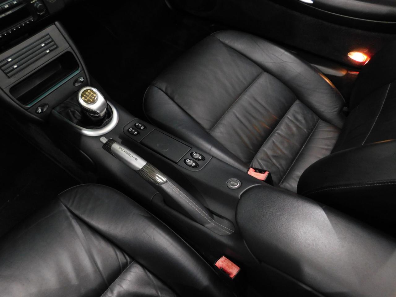 Porsche 911 Carrera Cabriolet 2004