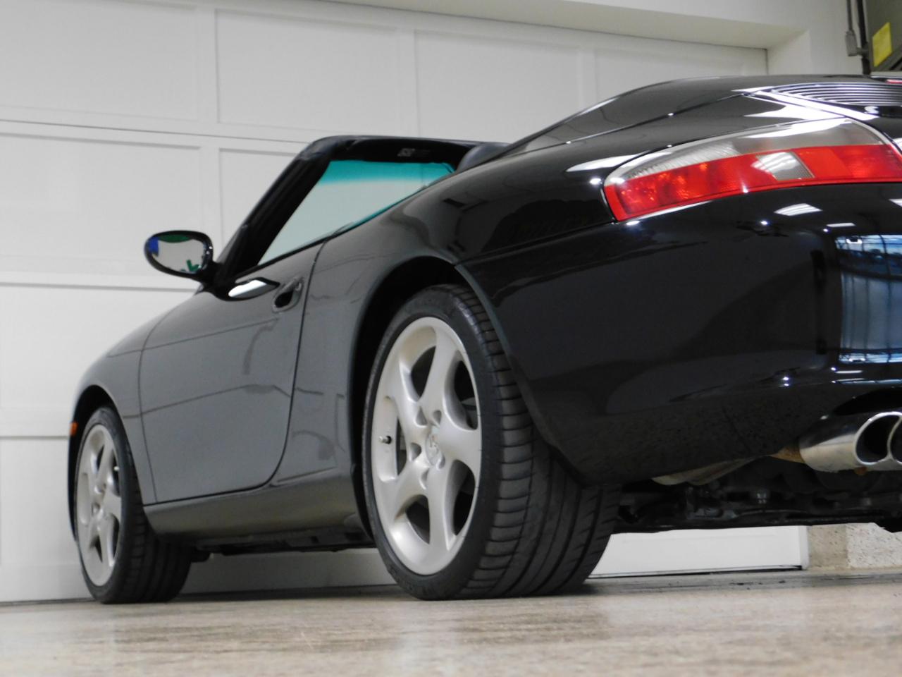 Porsche 911 Carrera Cabriolet 2004