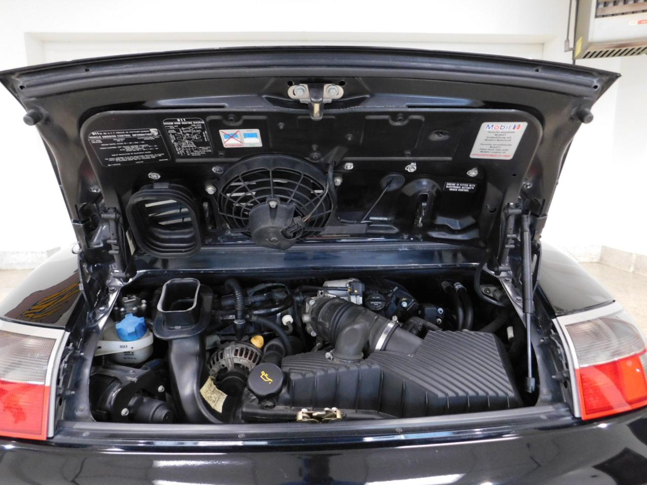 Porsche 911 Carrera Cabriolet 2004