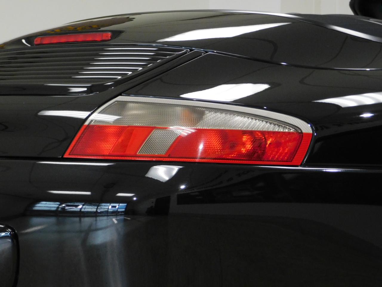 Porsche 911 Carrera Cabriolet 2004