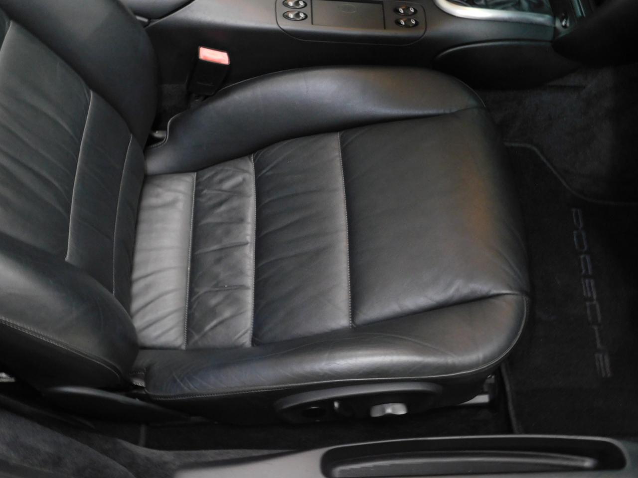 Porsche 911 Carrera Cabriolet 2004