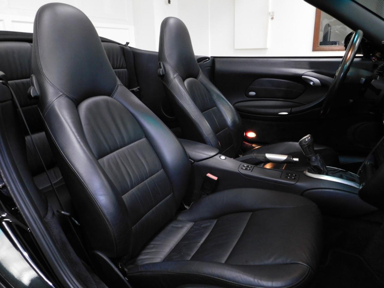 Porsche 911 Carrera Cabriolet 2004