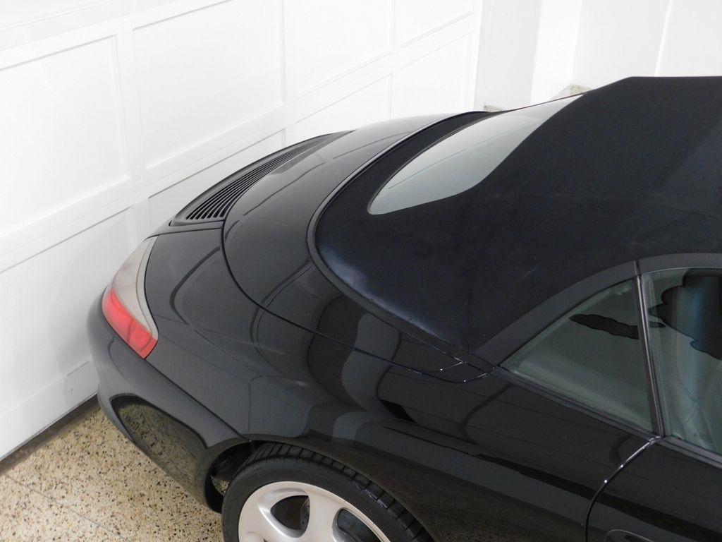 Porsche 911 Carrera Cabriolet 2004