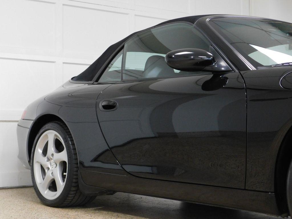 Porsche 911 Carrera Cabriolet 2004