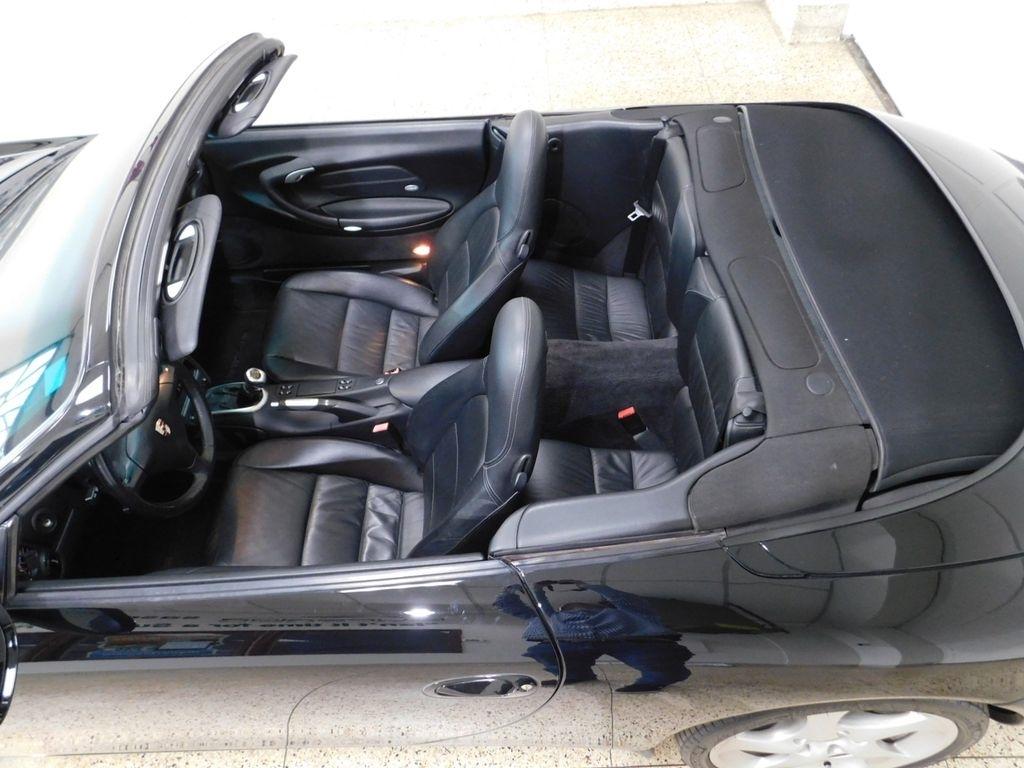 Porsche 911 Carrera Cabriolet 2004