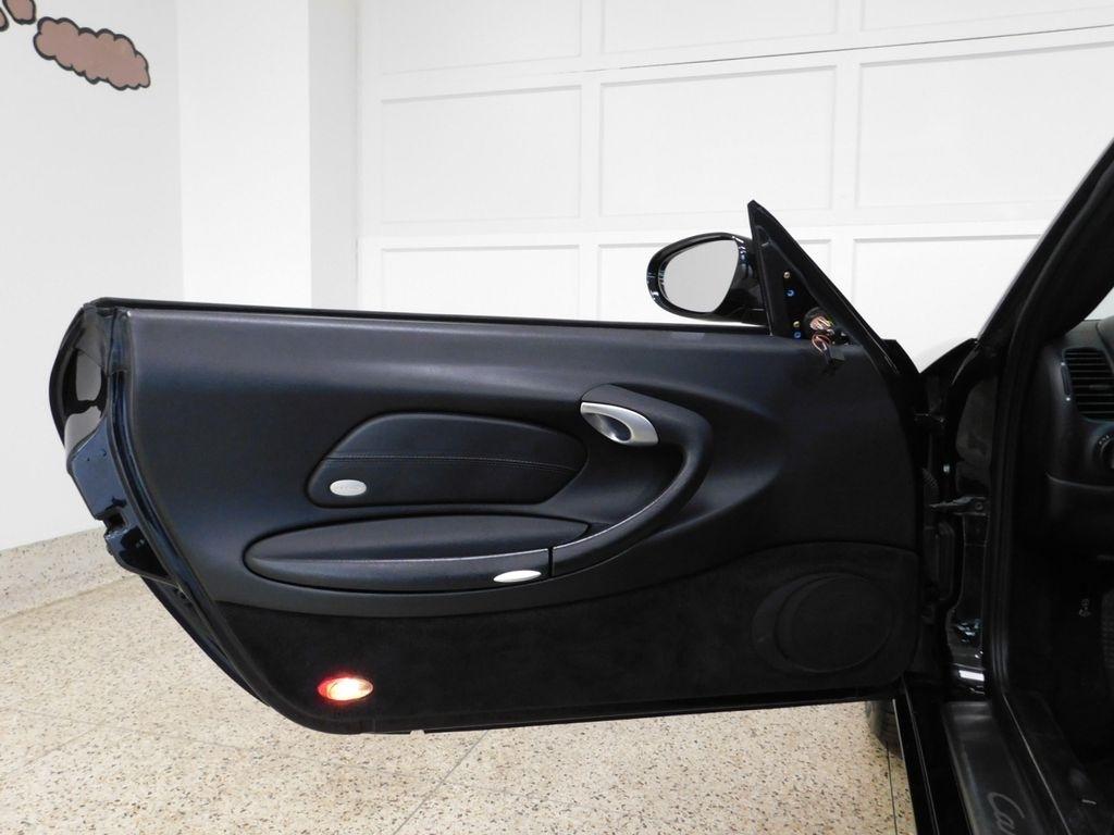 Porsche 911 Carrera Cabriolet 2004