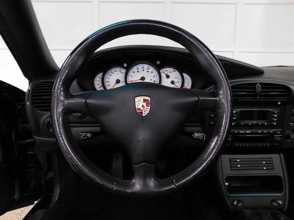 Porsche 911 Carrera Cabriolet 2004