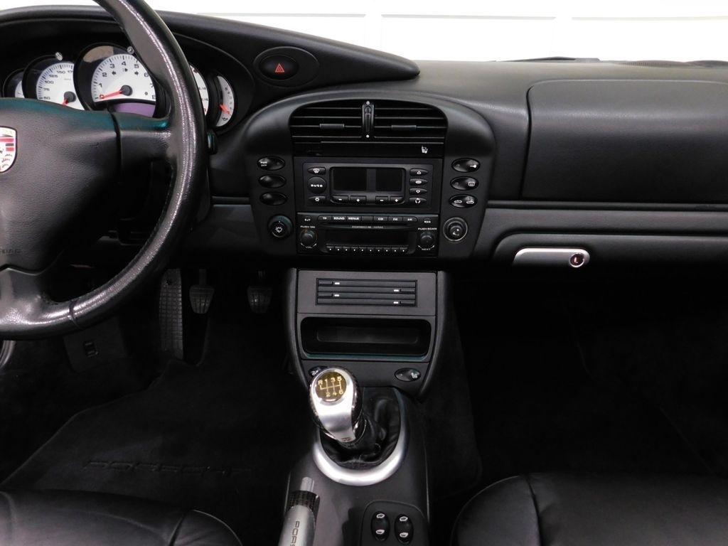 Porsche 911 Carrera Cabriolet 2004