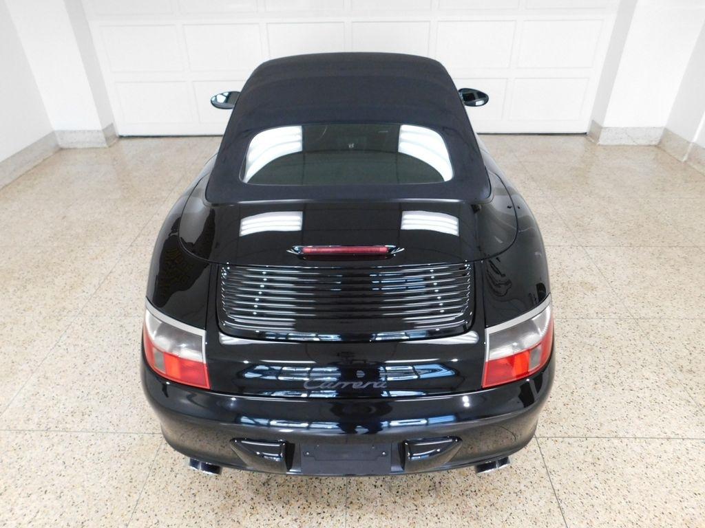 Porsche 911 Carrera Cabriolet 2004