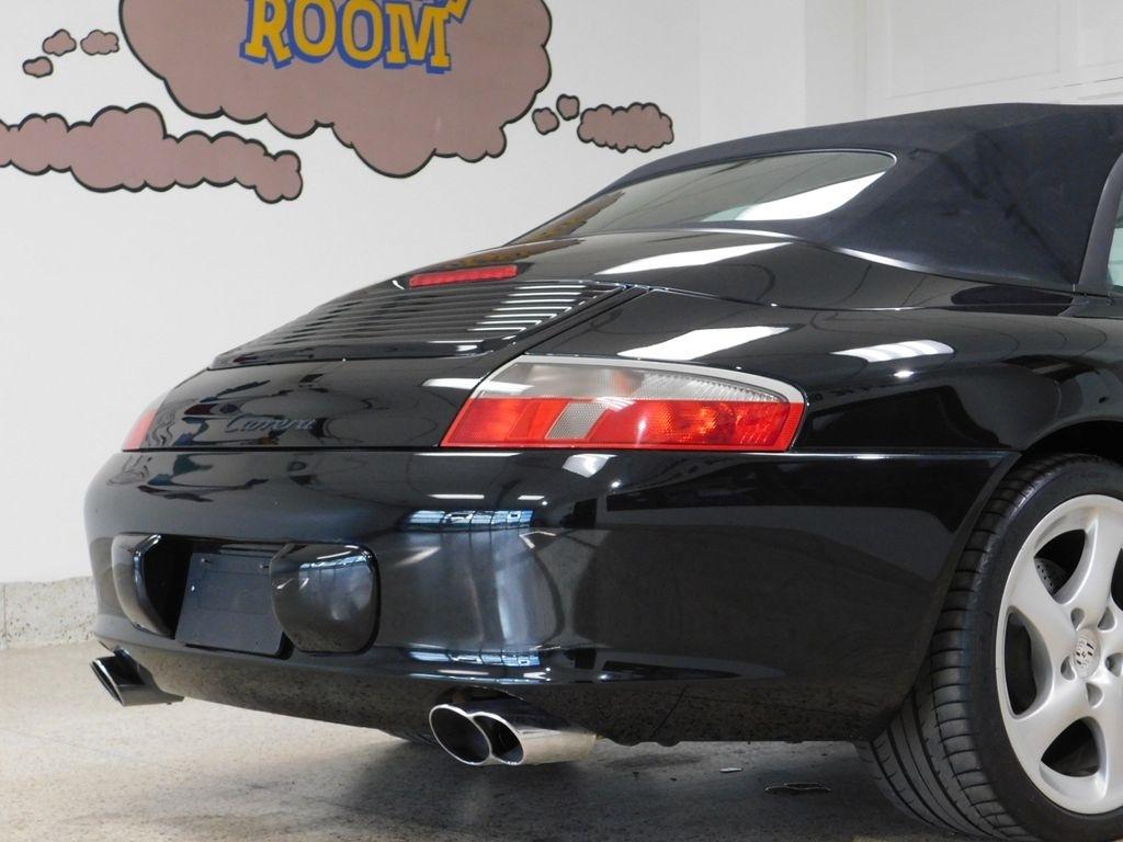Porsche 911 Carrera Cabriolet 2004