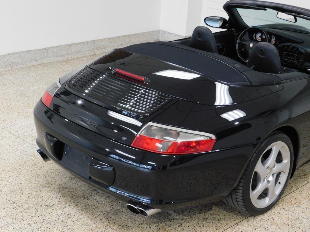 Porsche 911 Carrera Cabriolet 2004