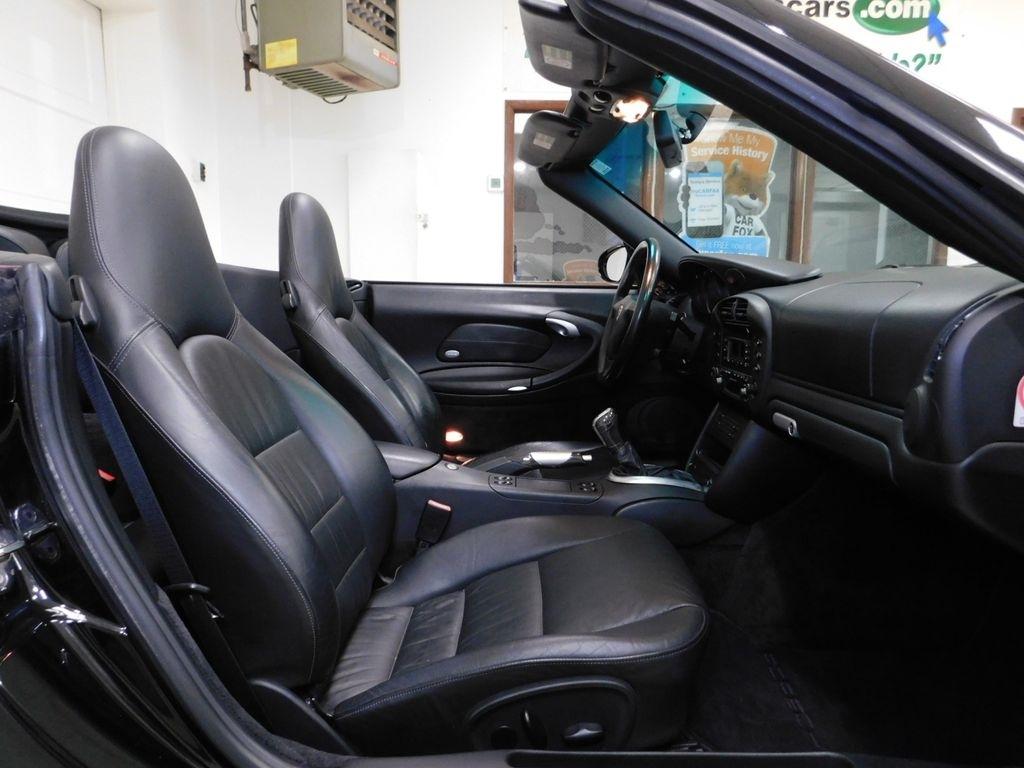 Porsche 911 Carrera Cabriolet 2004