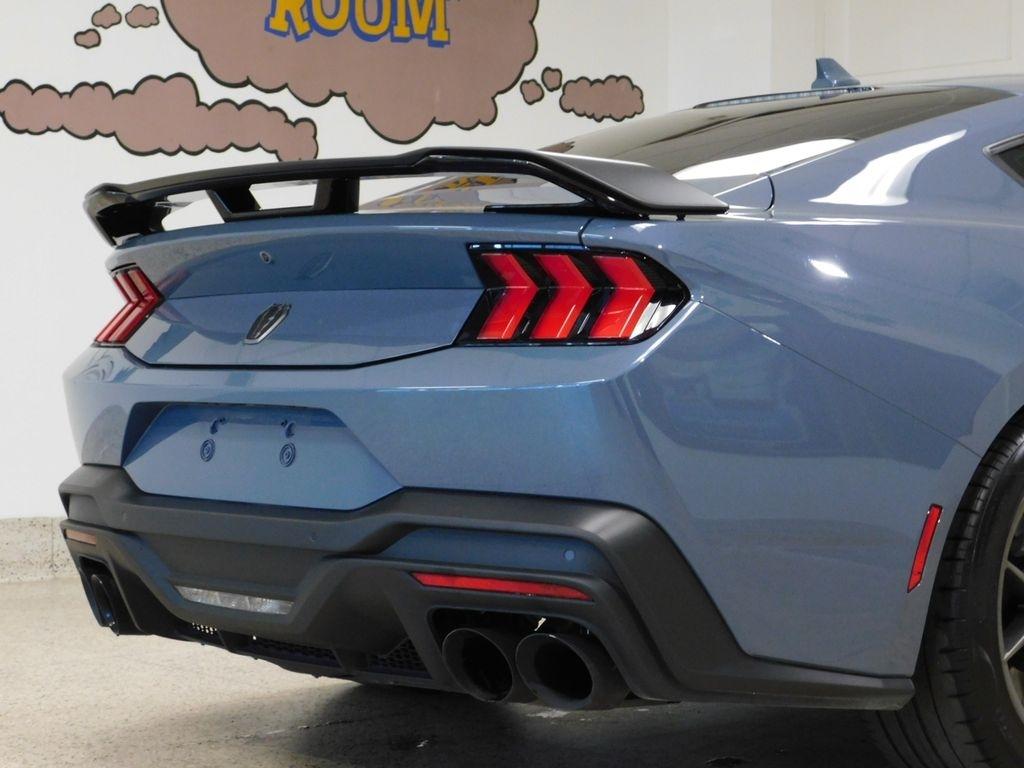 Ford Mustang Dark Horse 2024