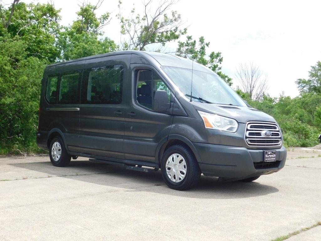 Ford Transit 350 Wagon Med. Roof XLT w/Sliding Pass. 148-in. WB 2017