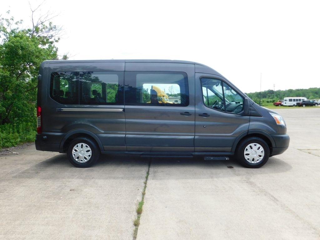 Ford Transit 350 Wagon Med. Roof XLT w/Sliding Pass. 148-in. WB 2017