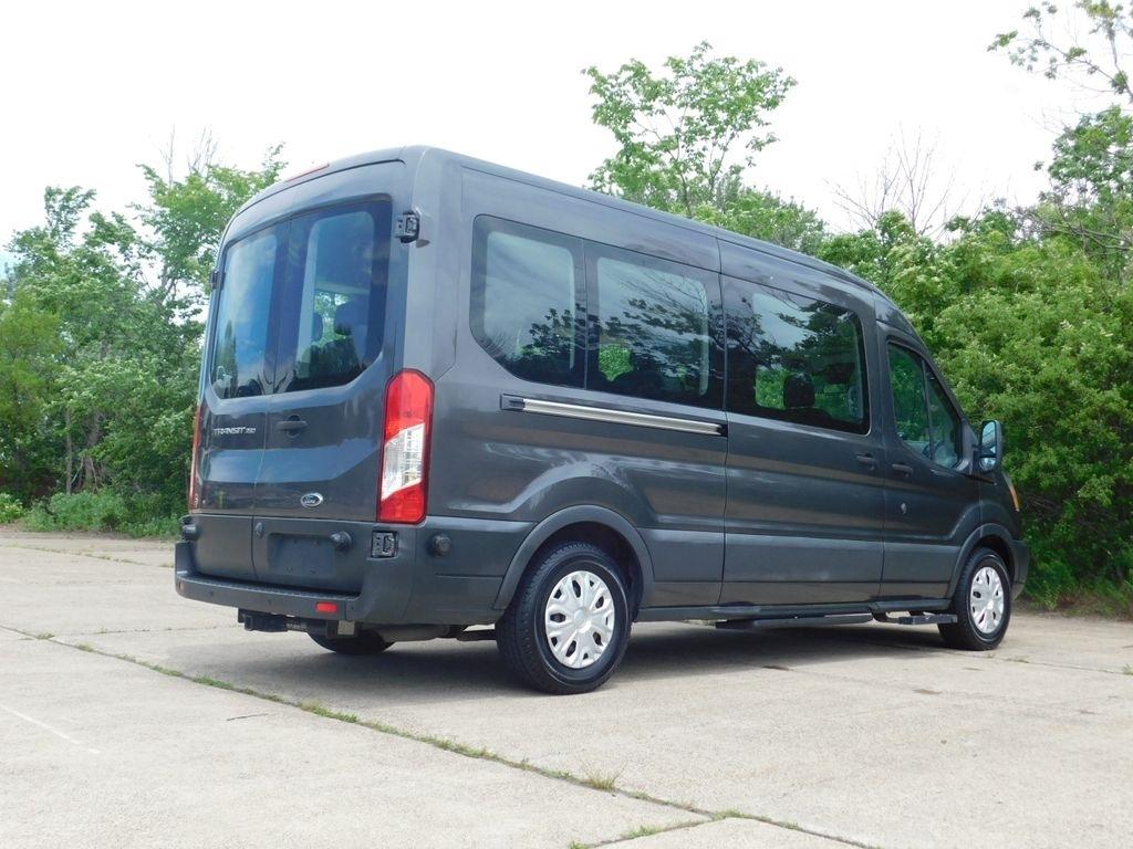 Ford Transit 350 Wagon Med. Roof XLT w/Sliding Pass. 148-in. WB 2017