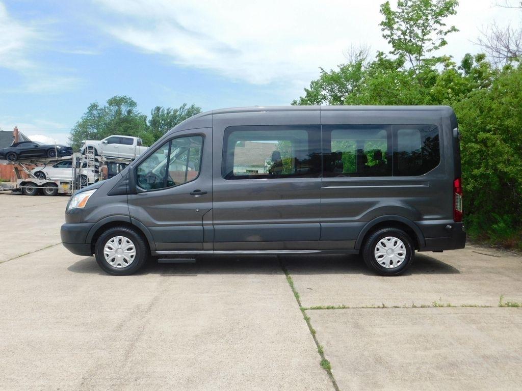 Ford Transit 350 Wagon Med. Roof XLT w/Sliding Pass. 148-in. WB 2017