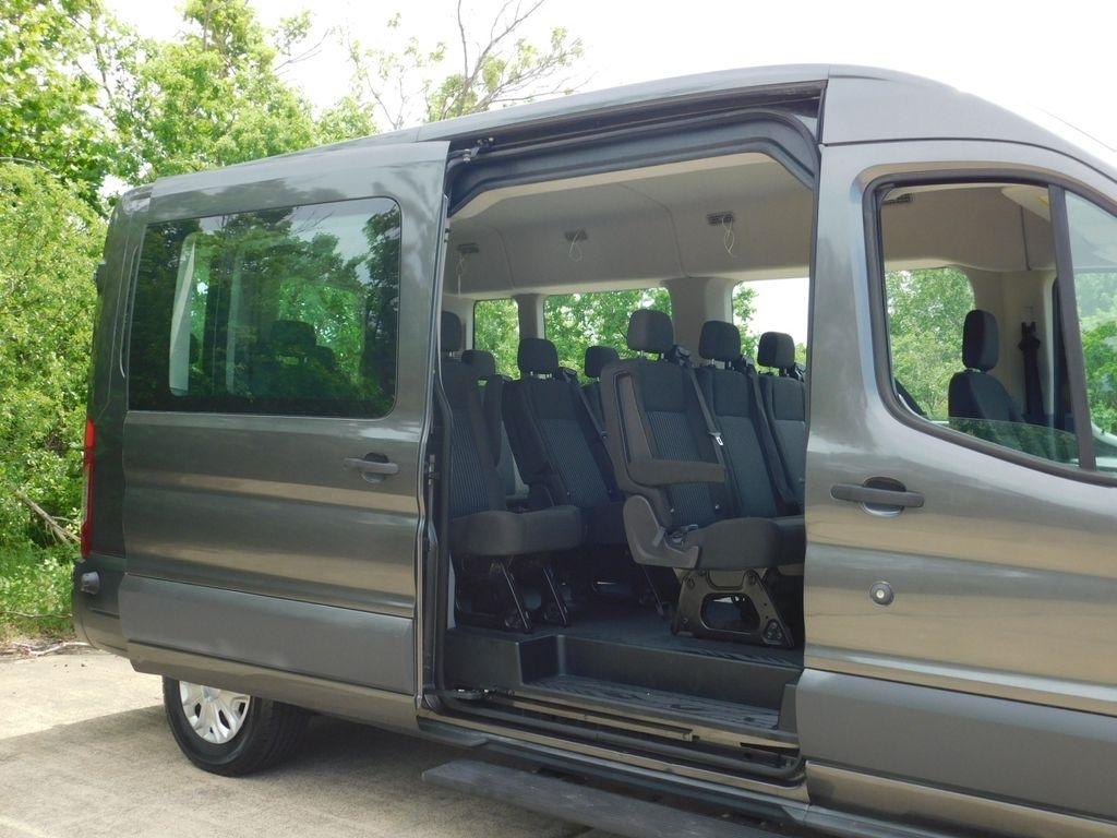 Ford Transit 350 Wagon Med. Roof XLT w/Sliding Pass. 148-in. WB 2017