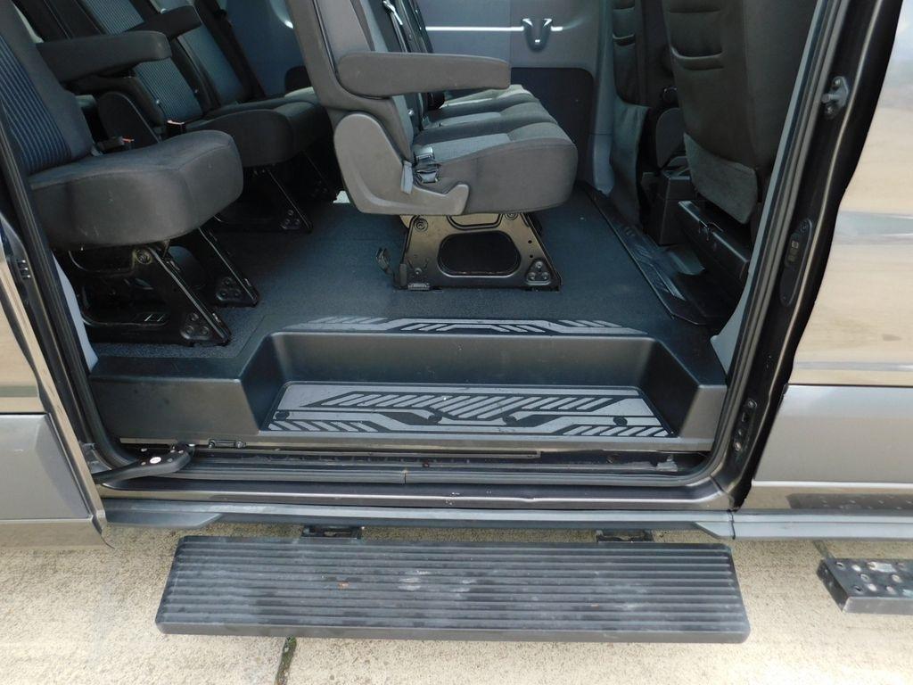 Ford Transit 350 Wagon Med. Roof XLT w/Sliding Pass. 148-in. WB 2017
