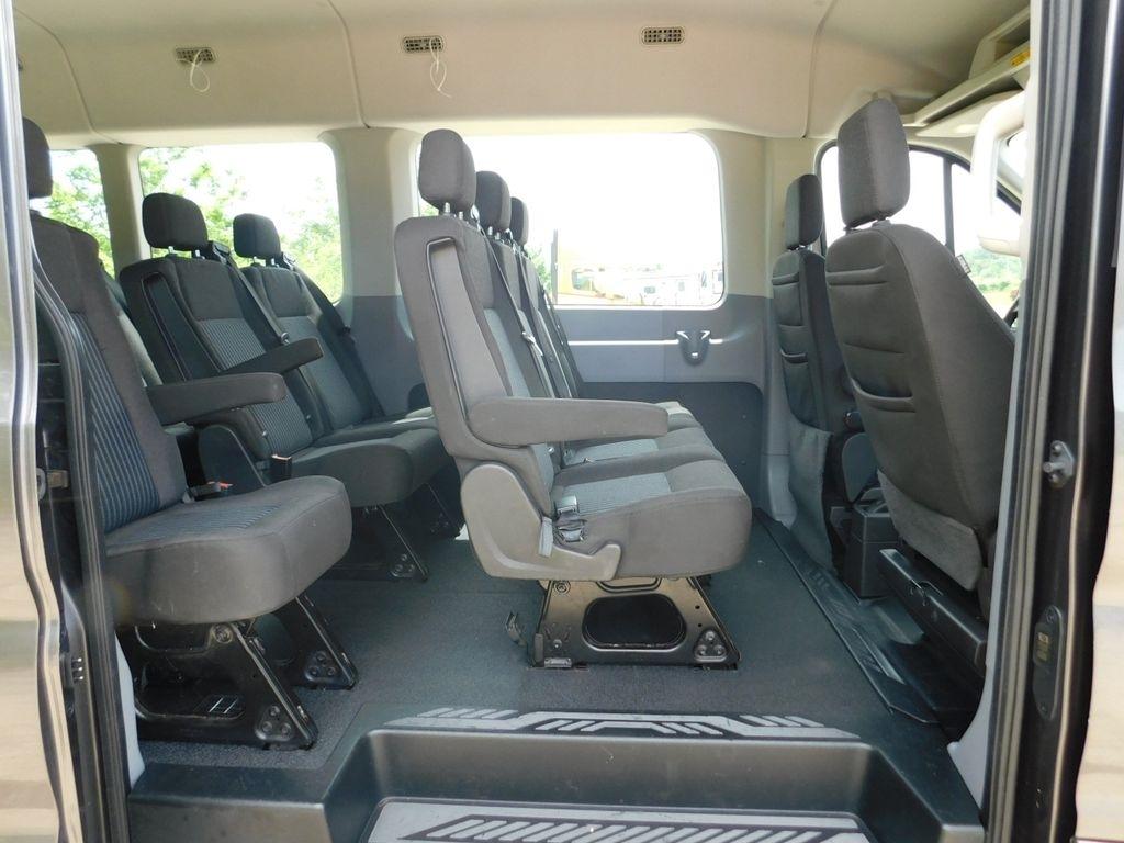 Ford Transit 350 Wagon Med. Roof XLT w/Sliding Pass. 148-in. WB 2017