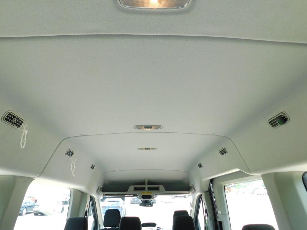 Ford Transit 350 Wagon Med. Roof XLT w/Sliding Pass. 148-in. WB 2017