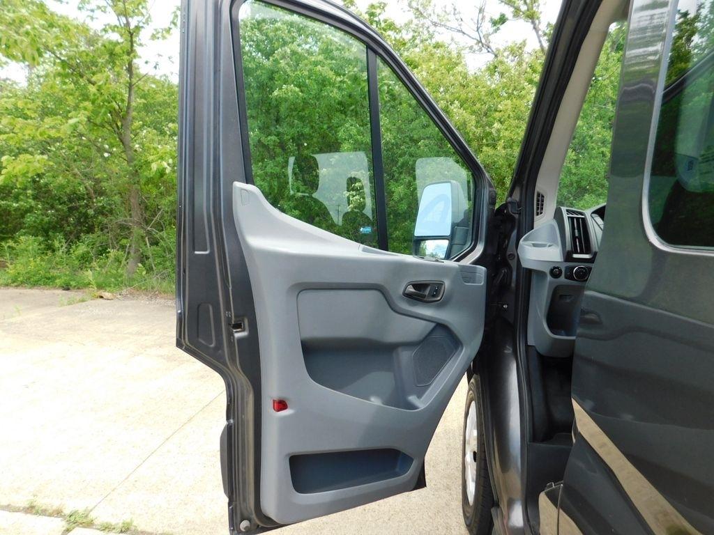 Ford Transit 350 Wagon Med. Roof XLT w/Sliding Pass. 148-in. WB 2017