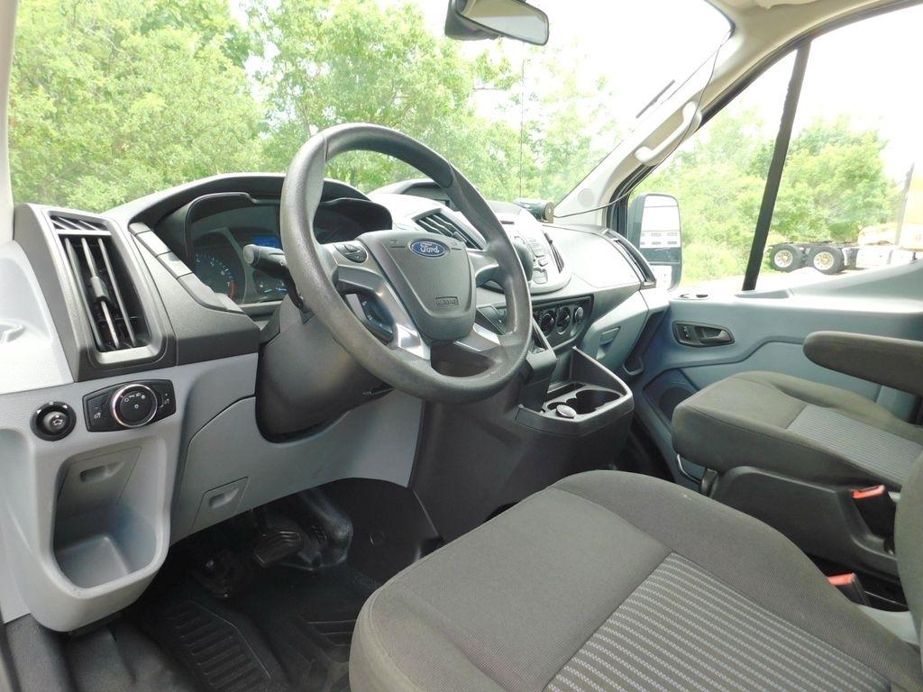 Ford Transit 350 Wagon Med. Roof XLT w/Sliding Pass. 148-in. WB 2017