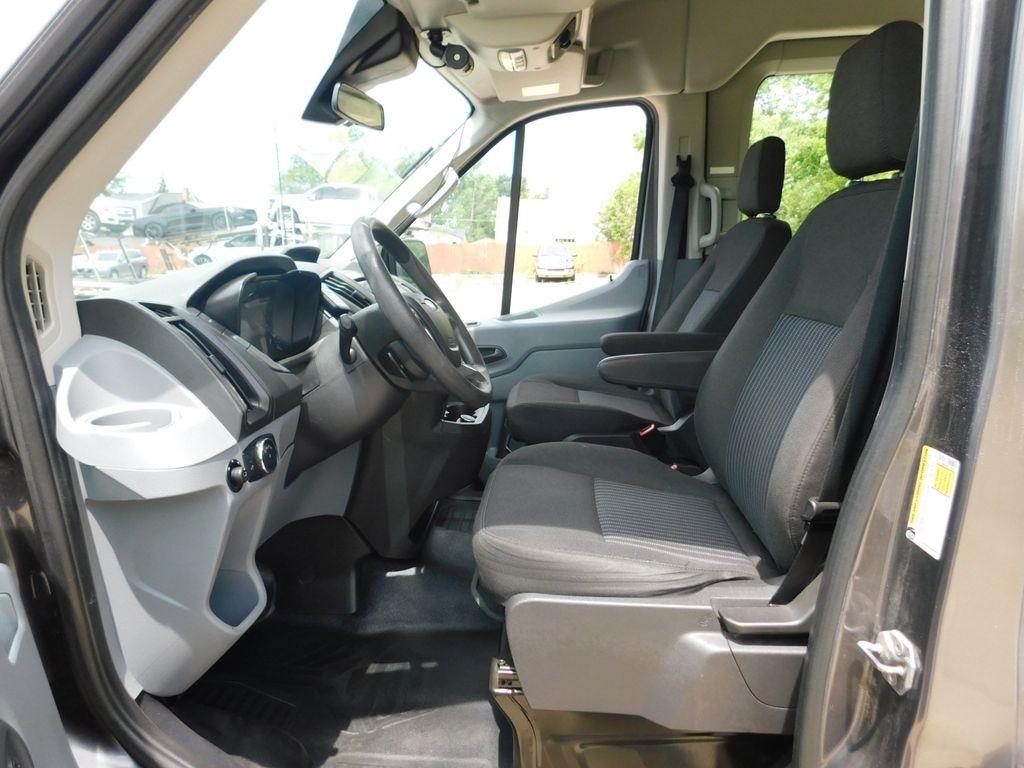 Ford Transit 350 Wagon Med. Roof XLT w/Sliding Pass. 148-in. WB 2017