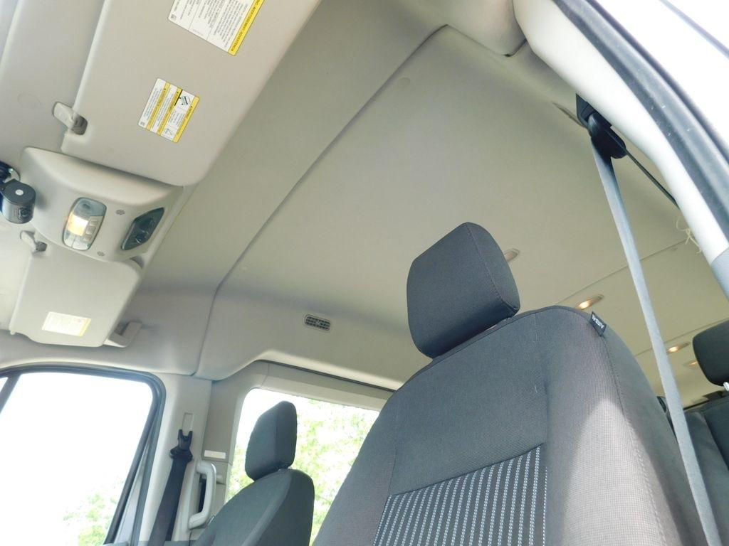 Ford Transit 350 Wagon Med. Roof XLT w/Sliding Pass. 148-in. WB 2017