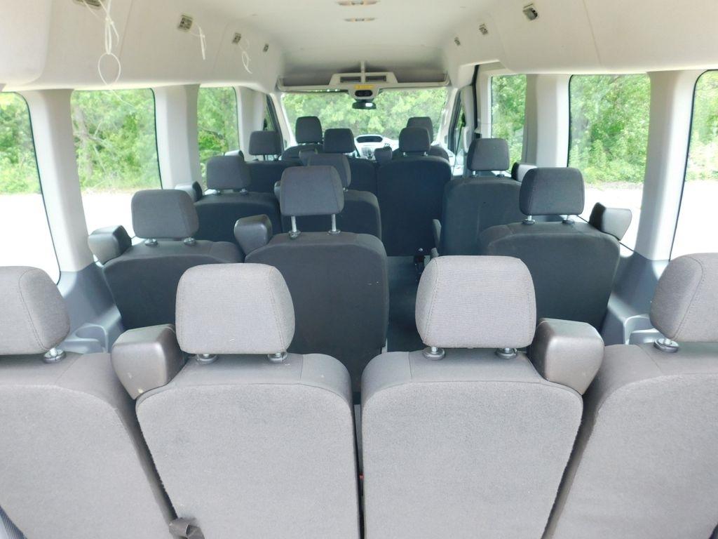 Ford Transit 350 Wagon Med. Roof XLT w/Sliding Pass. 148-in. WB 2017