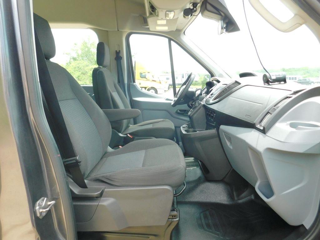 Ford Transit 350 Wagon Med. Roof XLT w/Sliding Pass. 148-in. WB 2017